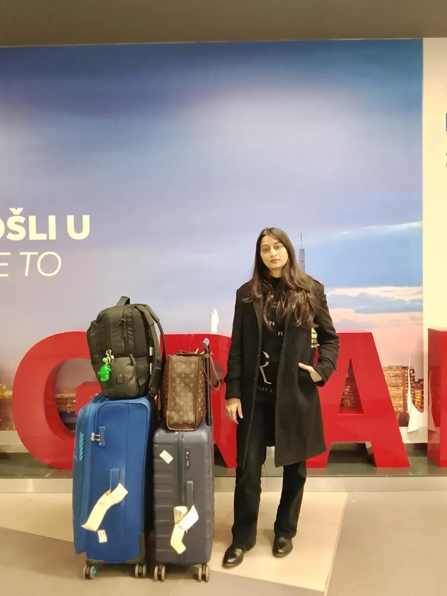 Mackwins student arriving at Belgrade airport